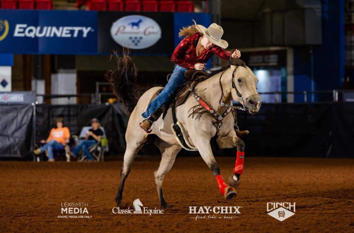 Offspring competing at the Pink Buckle